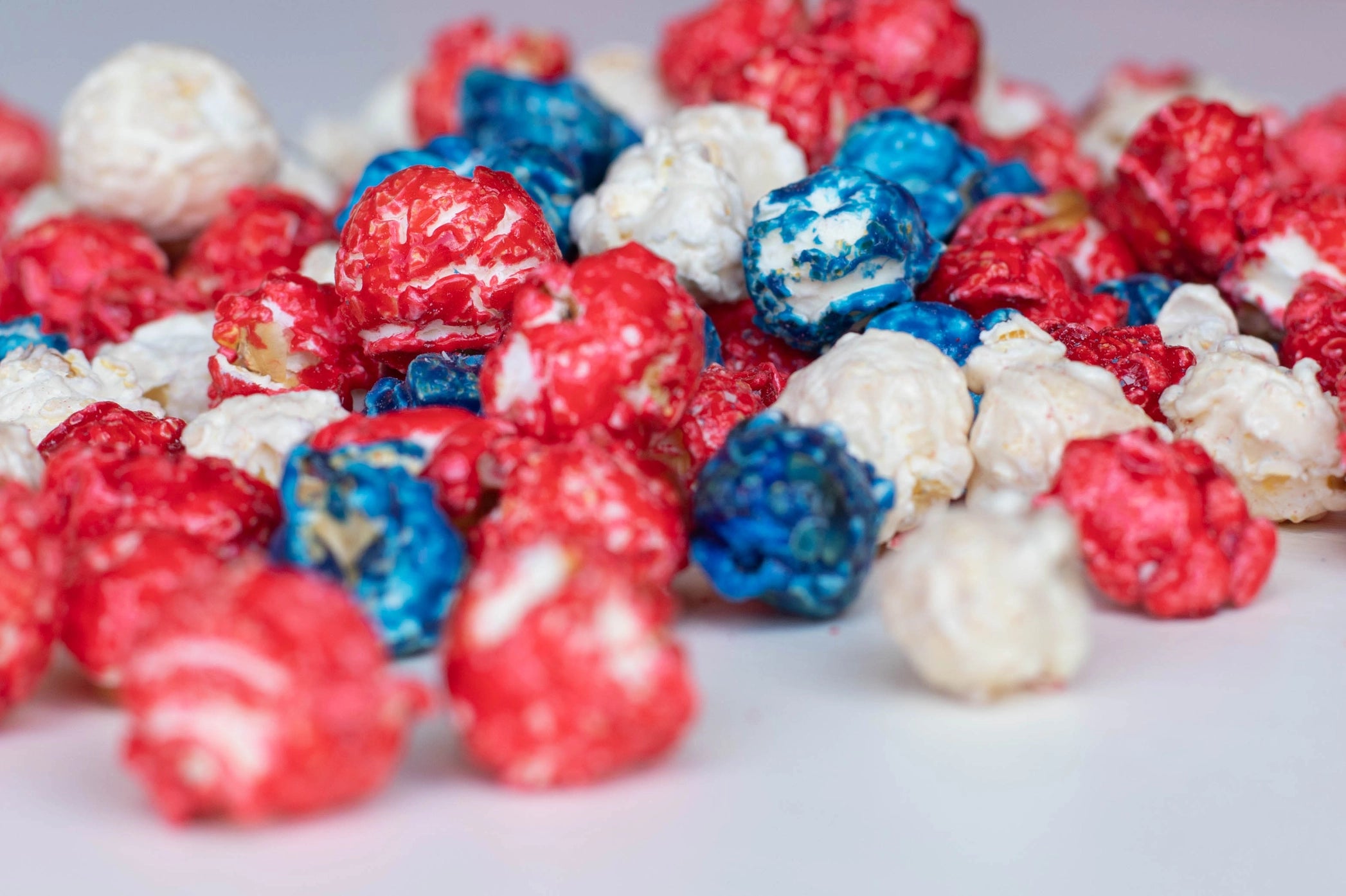 How Well Do You Know America? Quiz Game & Patriotic Popcorn Set