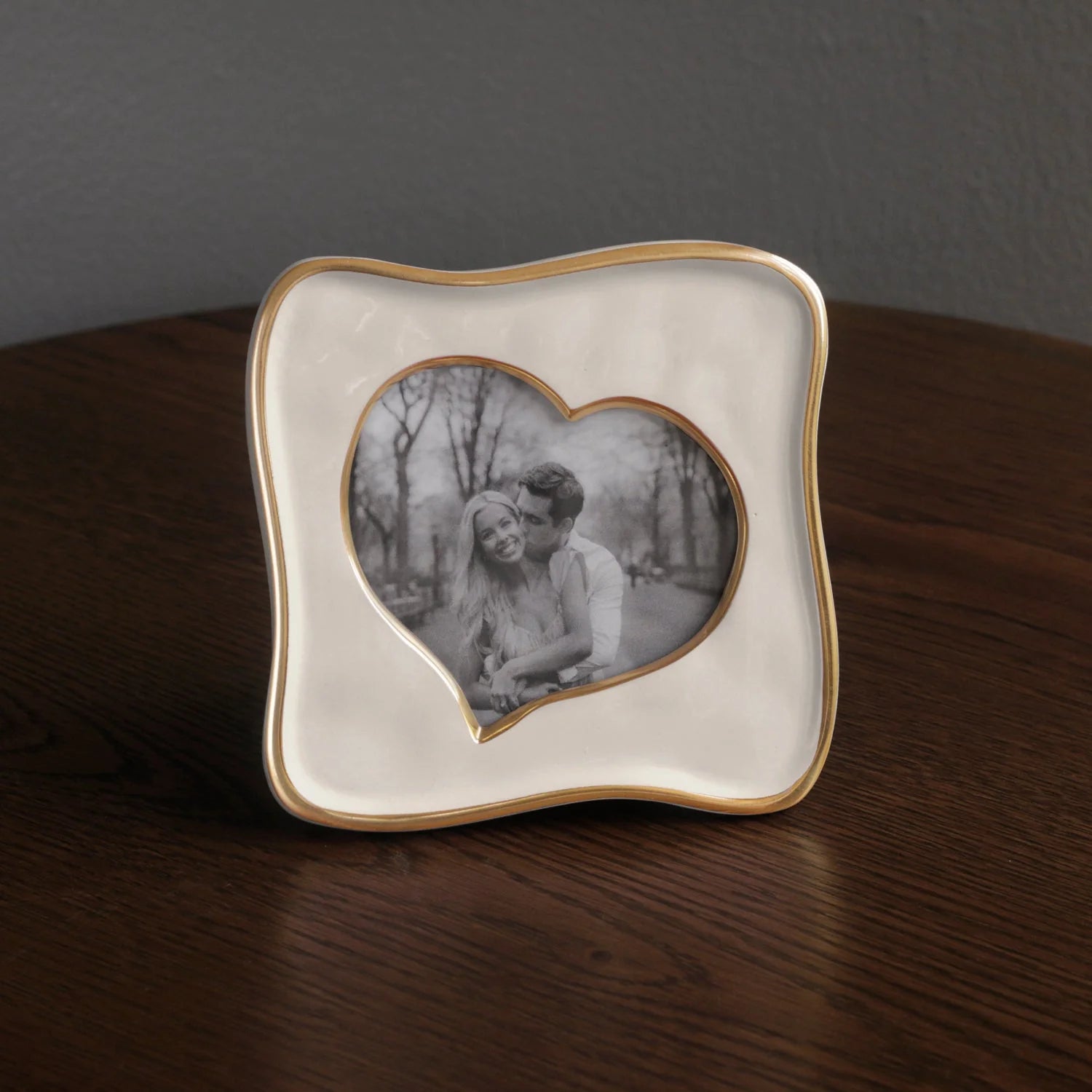 5x5" Cream Encanto Curved Heart Frame