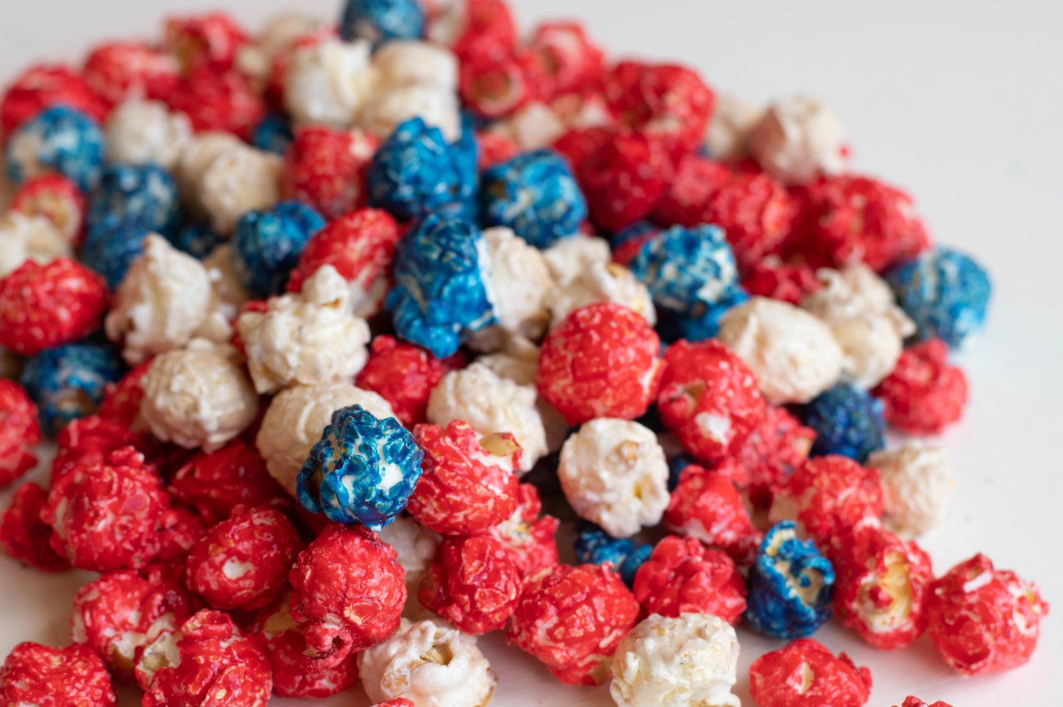 How Well Do You Know America? Quiz Game & Patriotic Popcorn Set