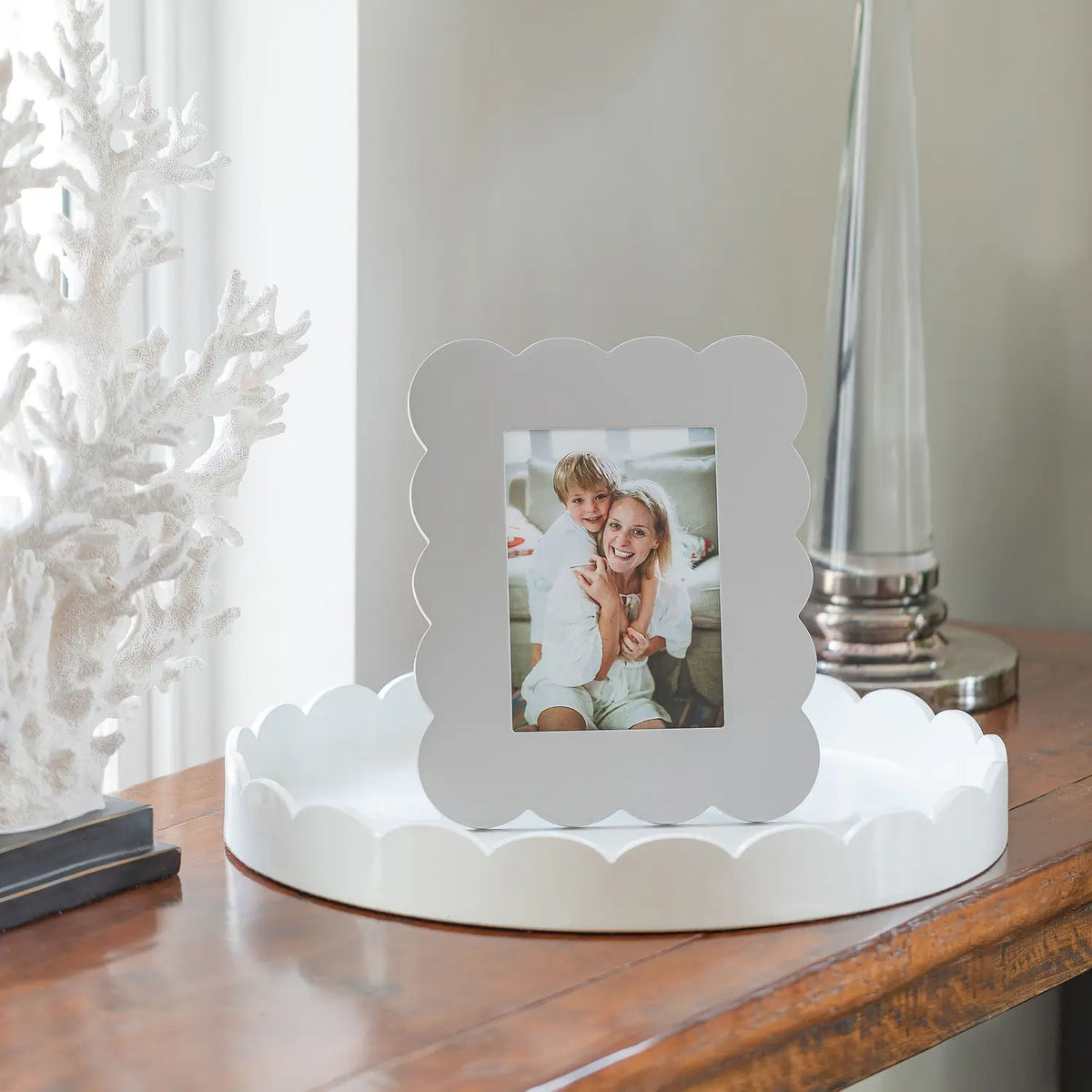 Addison Ross Round Medium Lacquered Scallop Trays