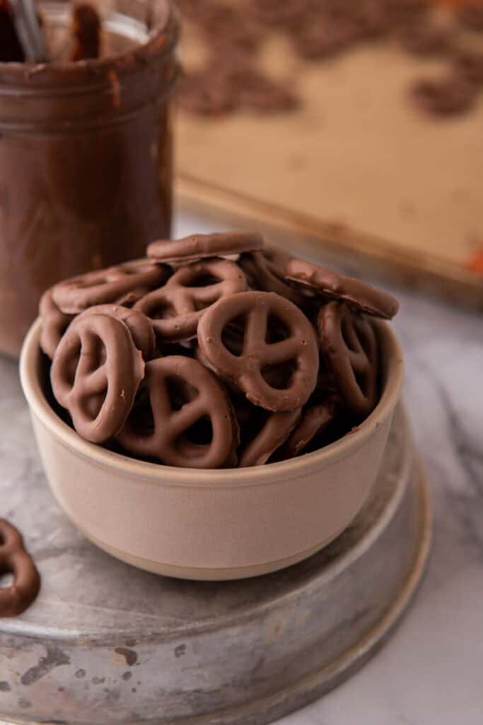 The Signature Bowl & Confections Set