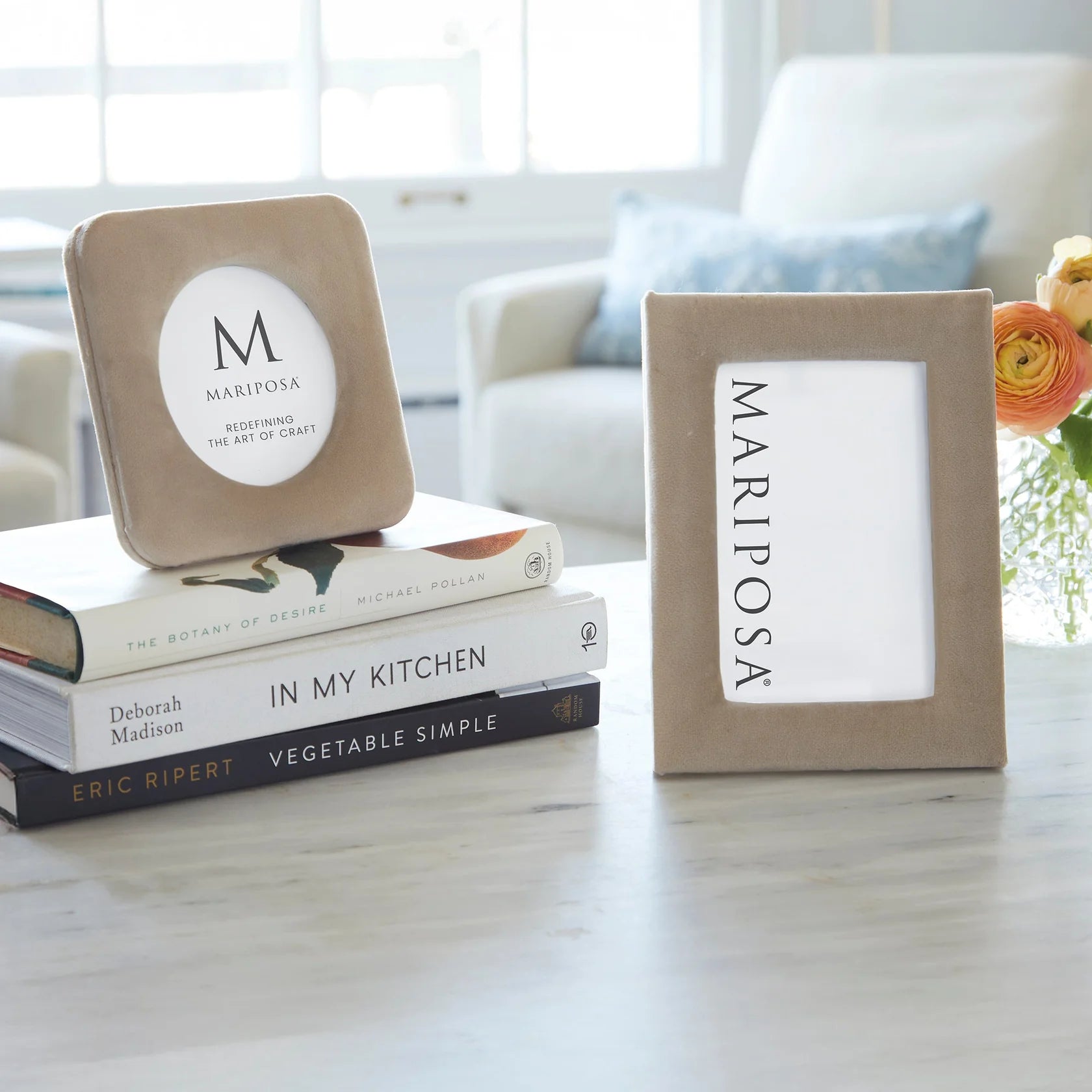 4 x 4 Lola Velvet Round Frame