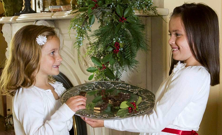 Holly Wreath Round Serving Platter