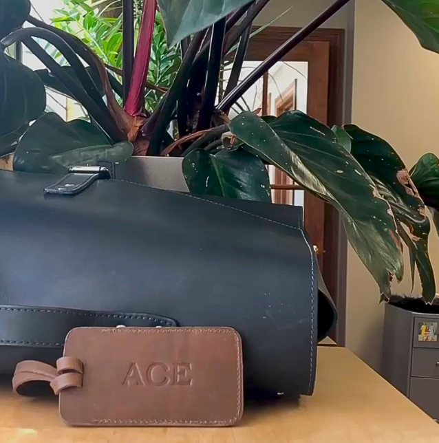 The Weekender – Leather Duffle & Luggage Tag Set