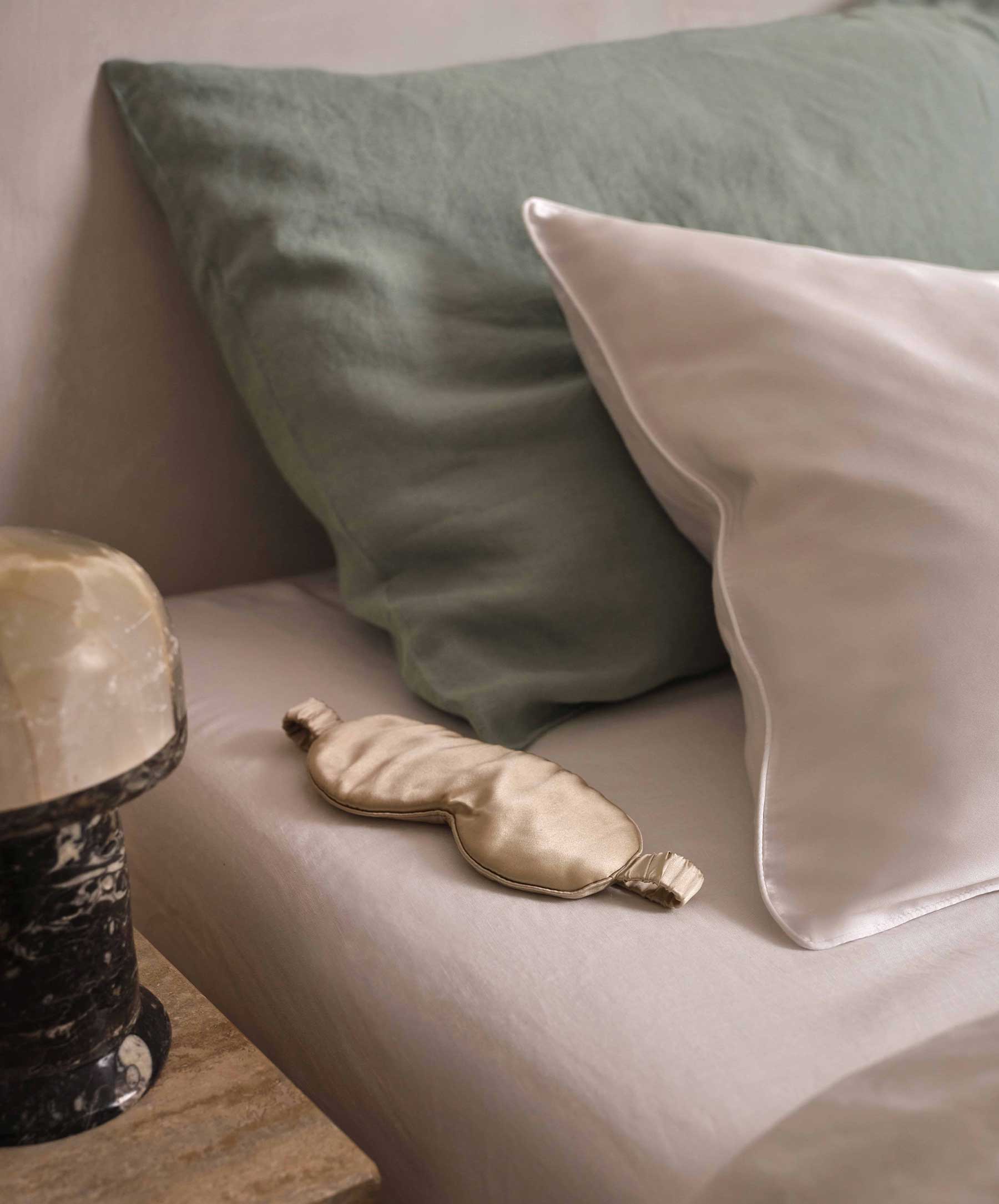 Silk Eye Mask & Essential Oils Sleep Set