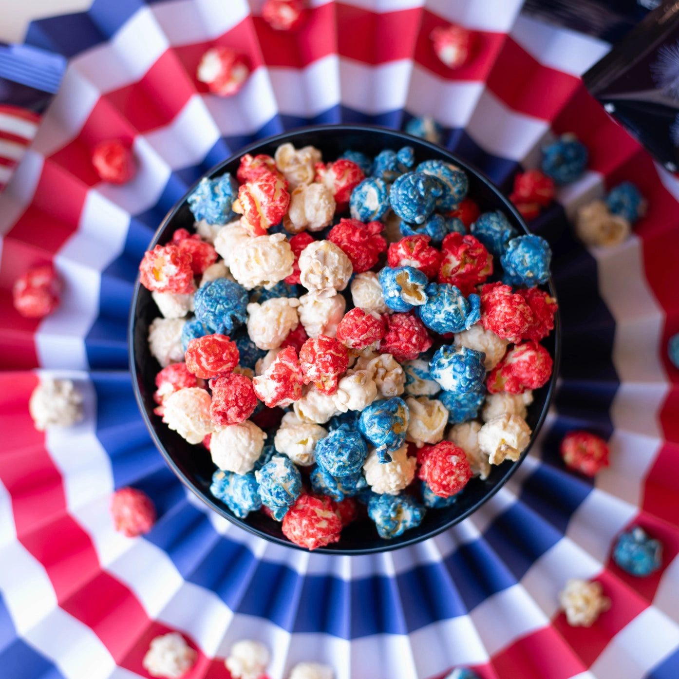 How Well Do You Know America? Quiz Game & Patriotic Popcorn Set