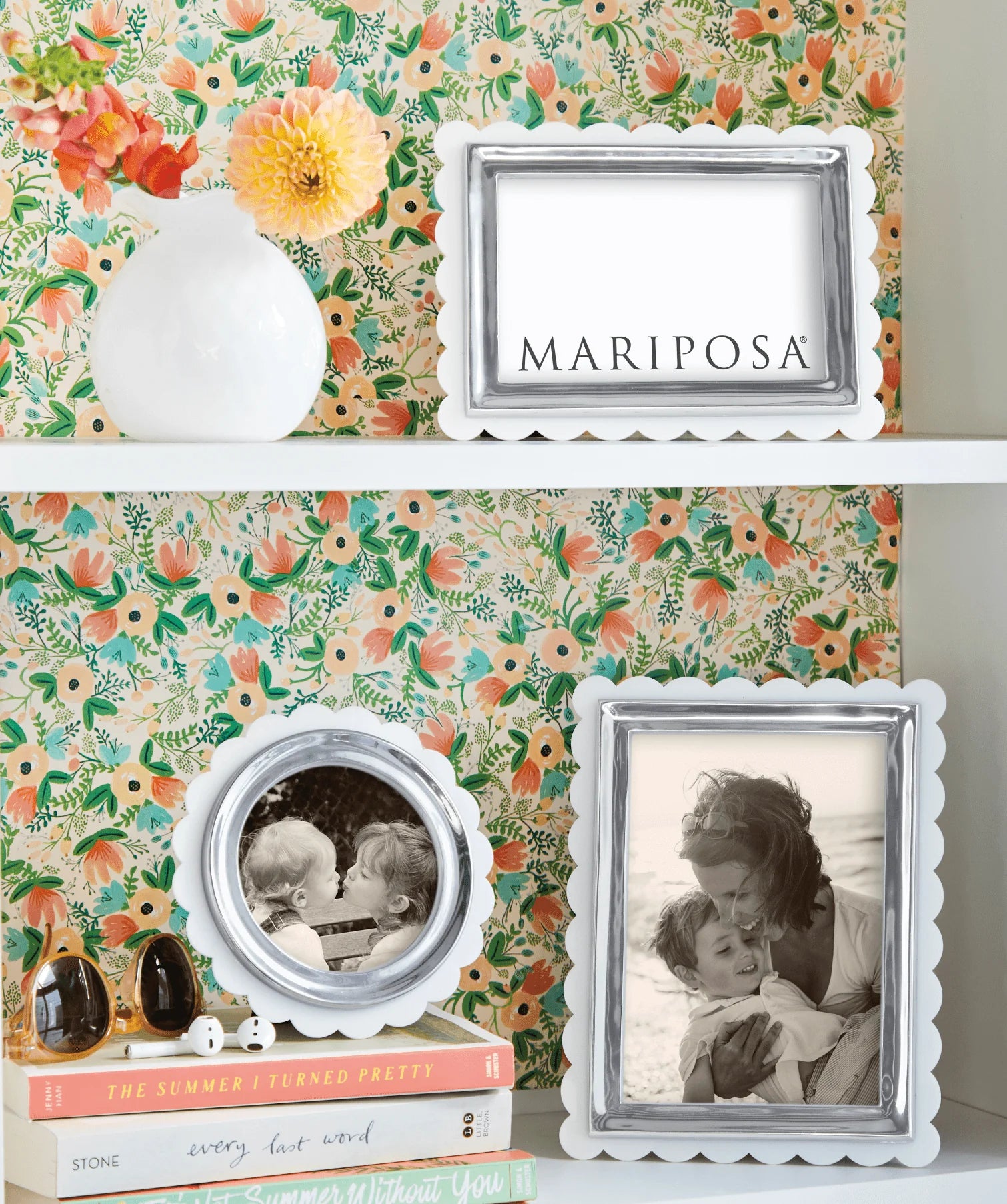 White Acrylic Scallop Round Frame